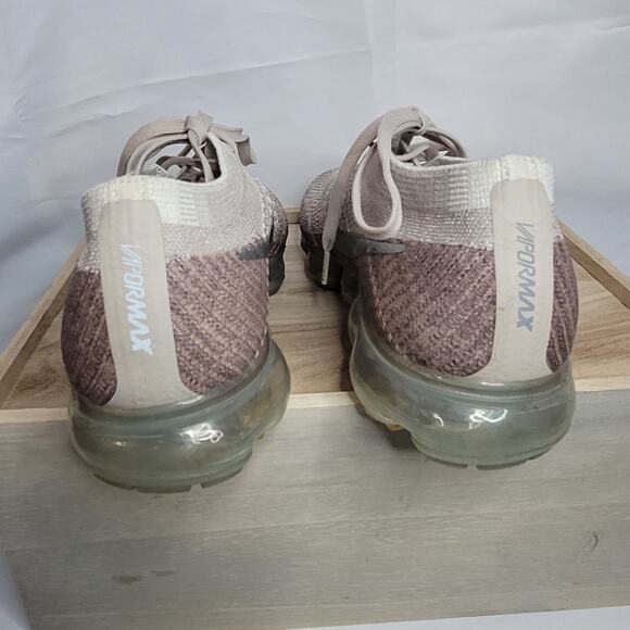 Nike- VaporMax- Flyknit- Women's Running shoes- Khaki/tan color- size 10 - Picture 4 of 10